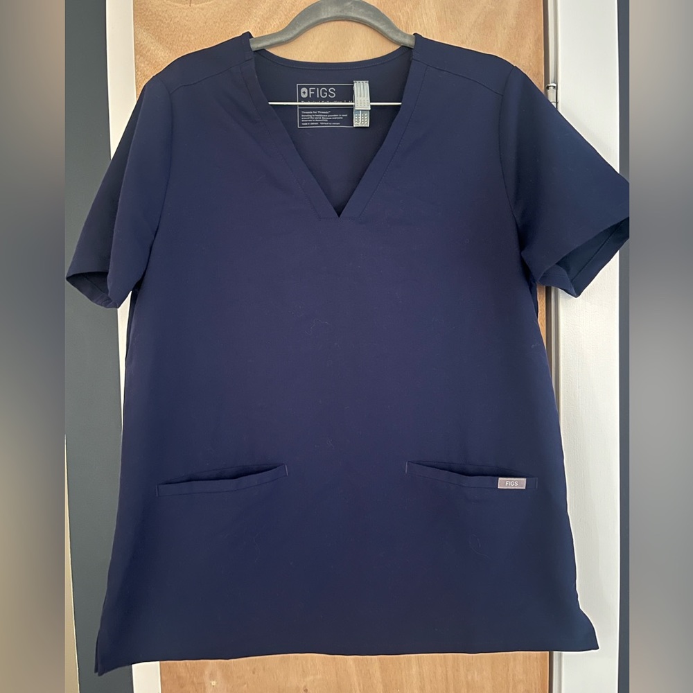 Navy Blue FIGS Casma 3 Pocket Scrub Top - Picture 2 of 2